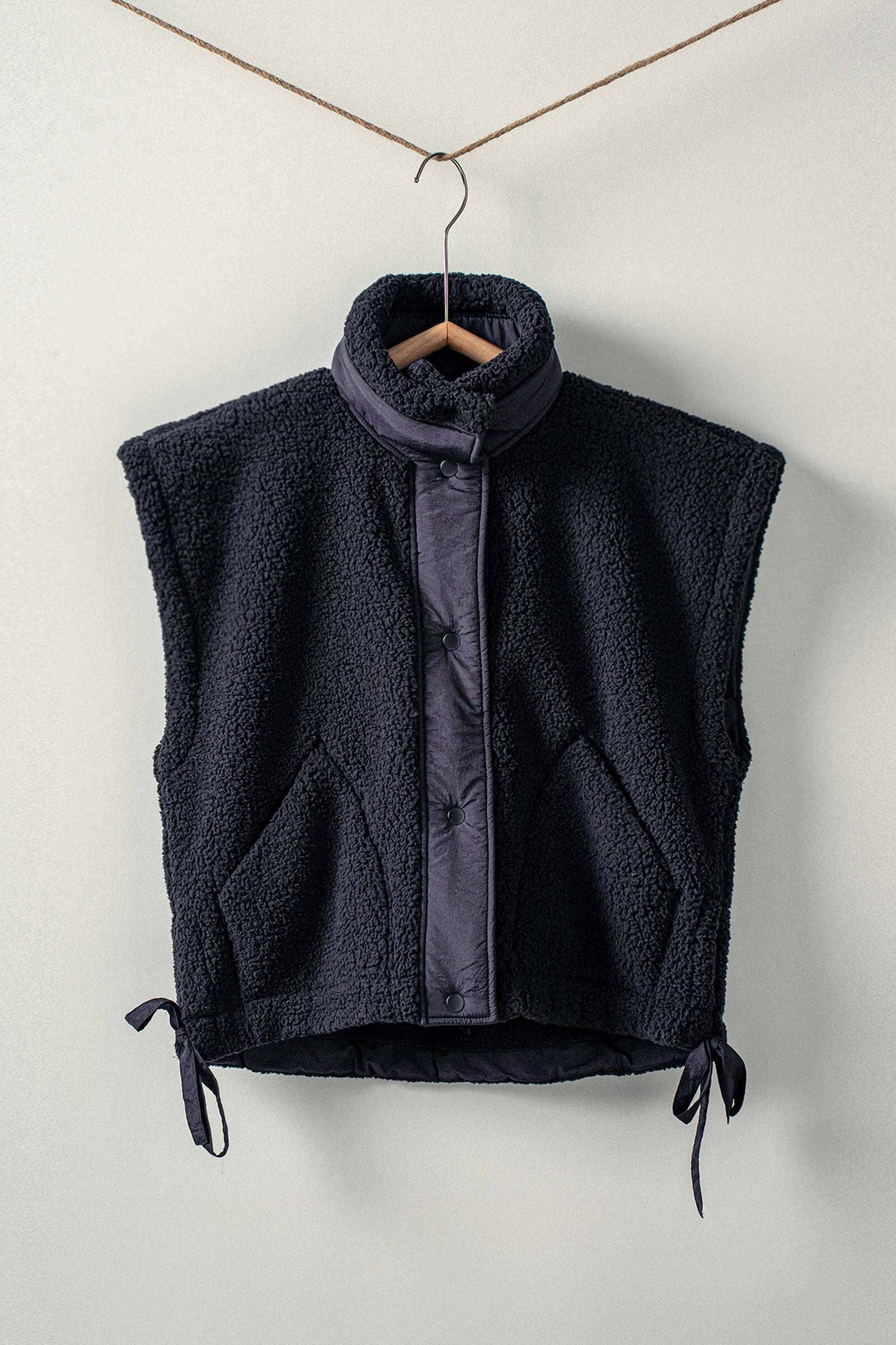 Black Quilted Collar Boxy Sherpa Vest