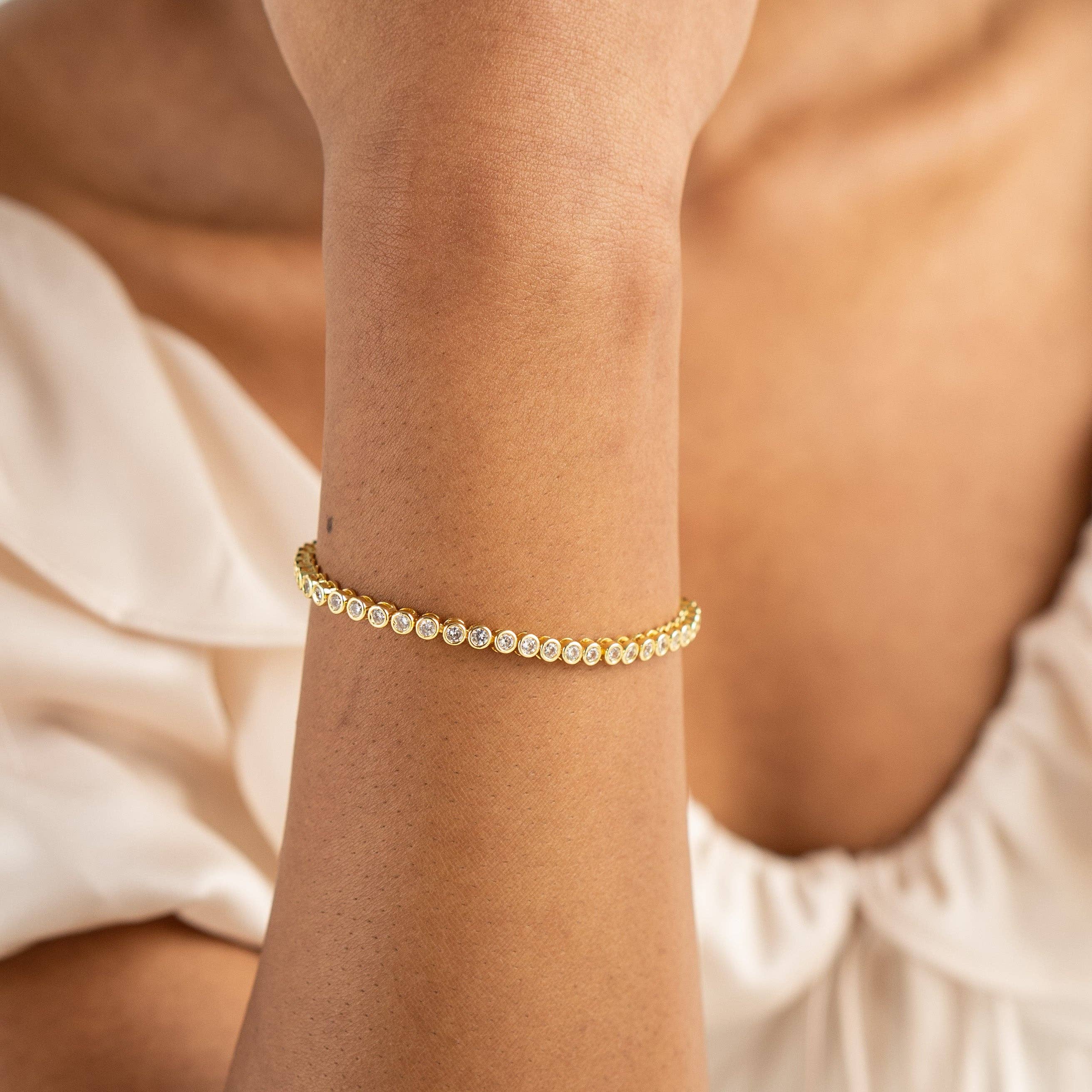 B. Grands 18K Gold Round Brilliant Tennis Bracelet