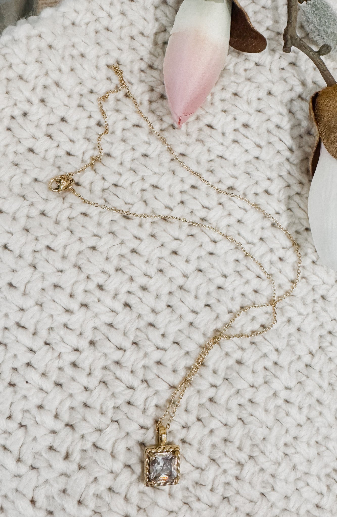 Luxe Gold Rhinestone Pendant Necklace