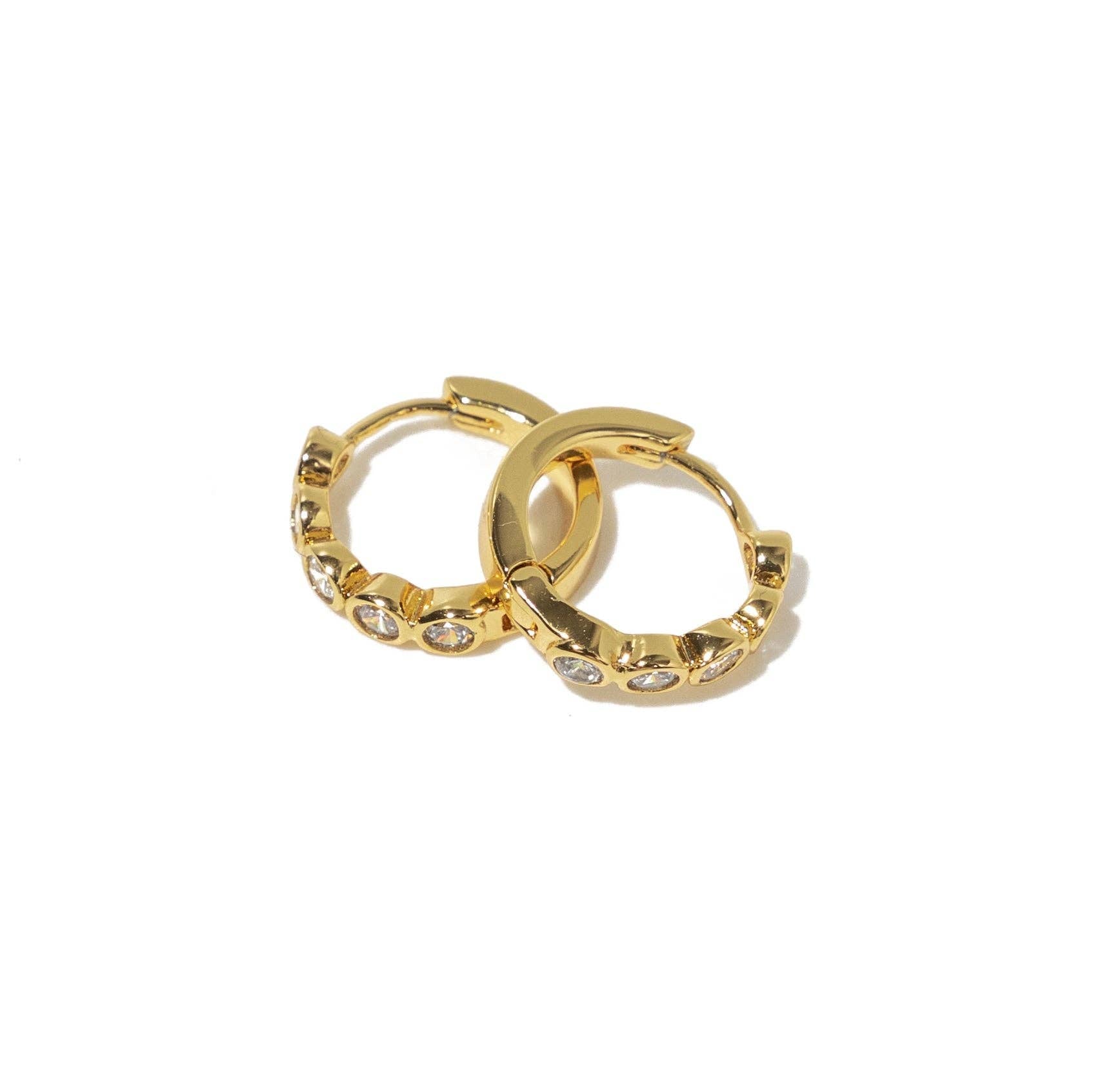 B. Grands 18K Gold Round Brilliant Huggies