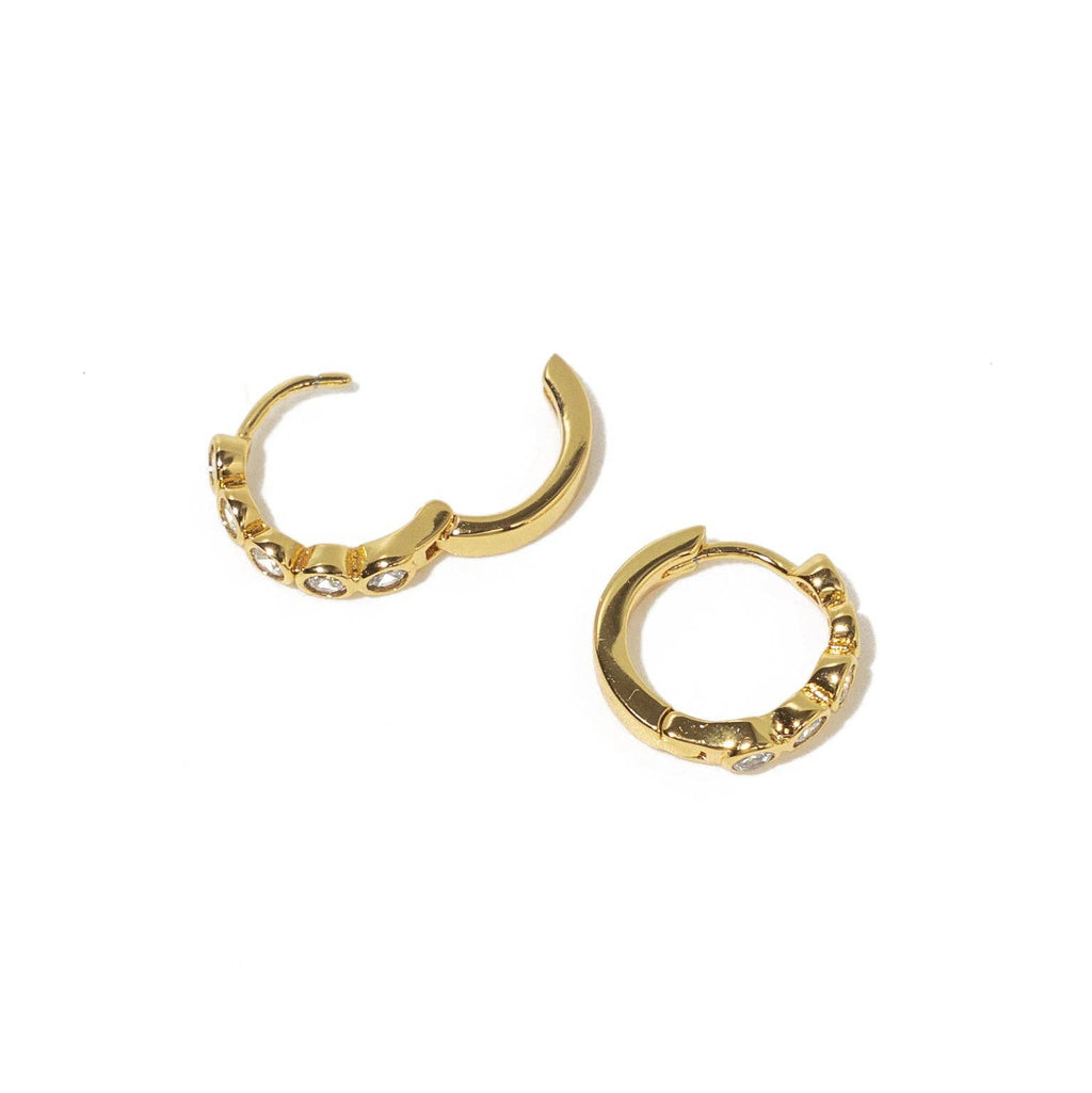 B. Grands 18K Gold Round Brilliant Huggies